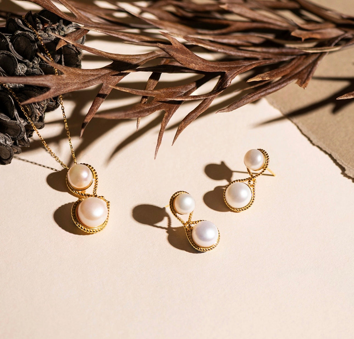 Reflection Pearl Earrings | Gold | Yisudesign